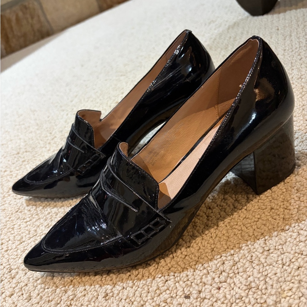 Black Patent loafer with a block heel - Halogen